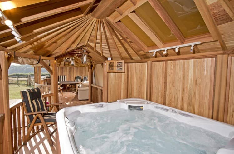 Maximize the Spaces of your Hot Tub Enclosure