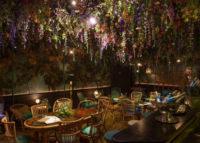 Floral impressions café interior décor