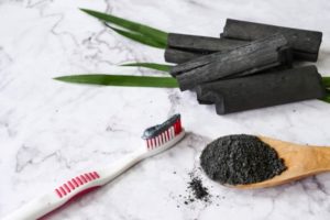 how to use activated charcoal for teeth