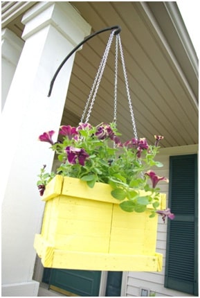 Pallet hanging planter