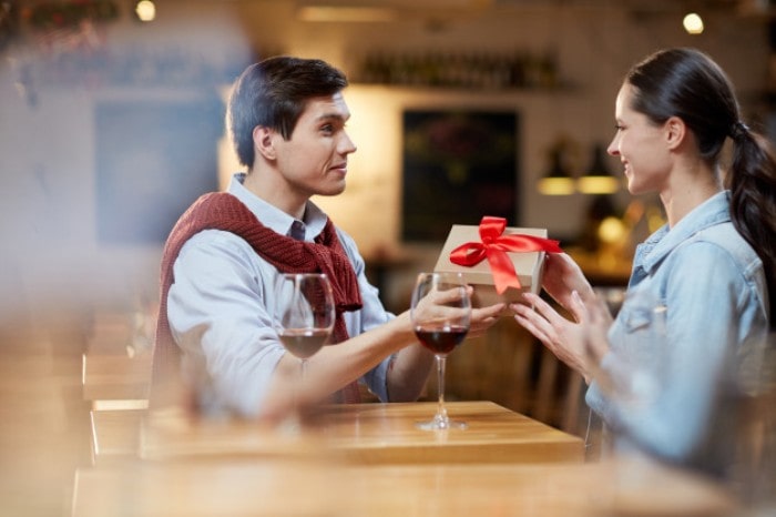 7 Romantic and Low-Price Gift Ideas for your Girlfriend