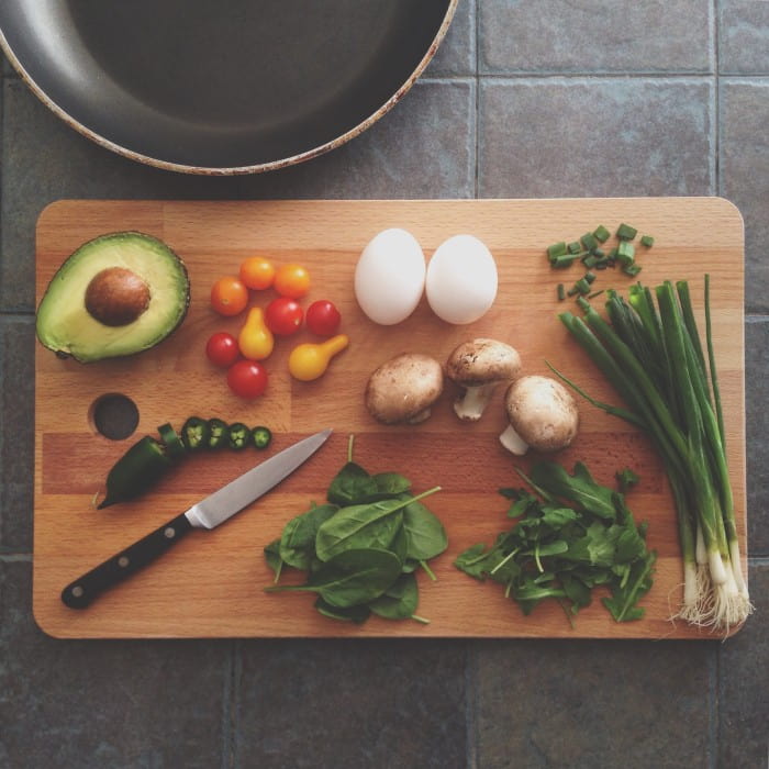 How to Learn to Cook Healthy Food on a Student Budget in a College Dorm