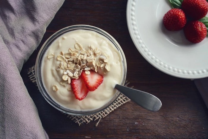 yogurt with berries