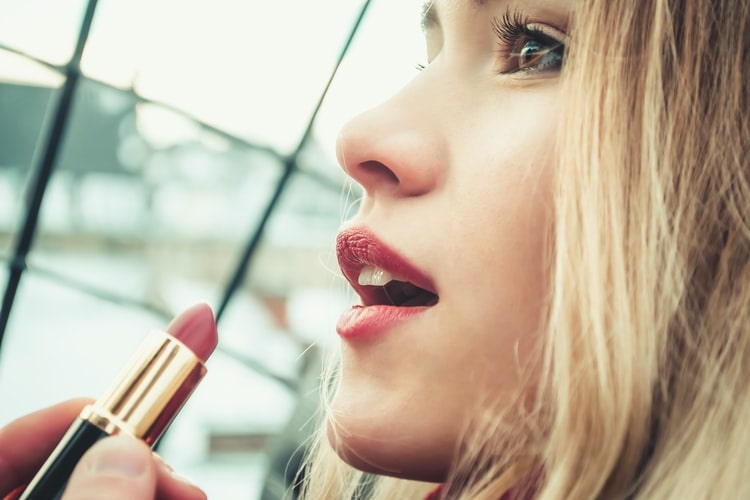 How to Choose the Best Lipstick for Your Morena Skin