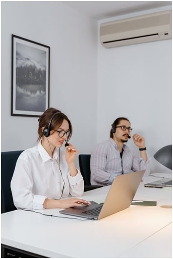 customer service representatives addressing the concerns of a customer