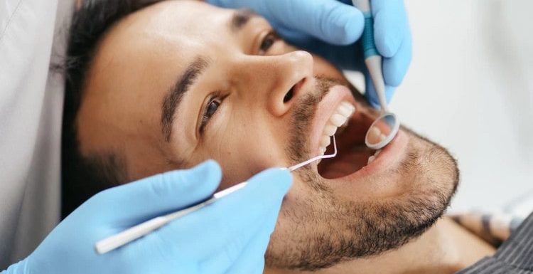 Signs of Gum Disease and How Dentist HelpsIn Treating It