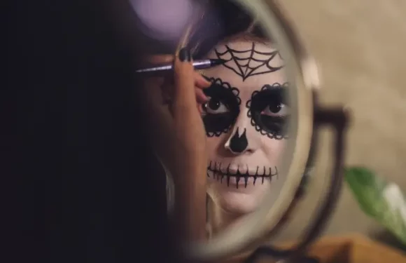 15 Halloween Makeup Tips to Perfect Your Spooky Look